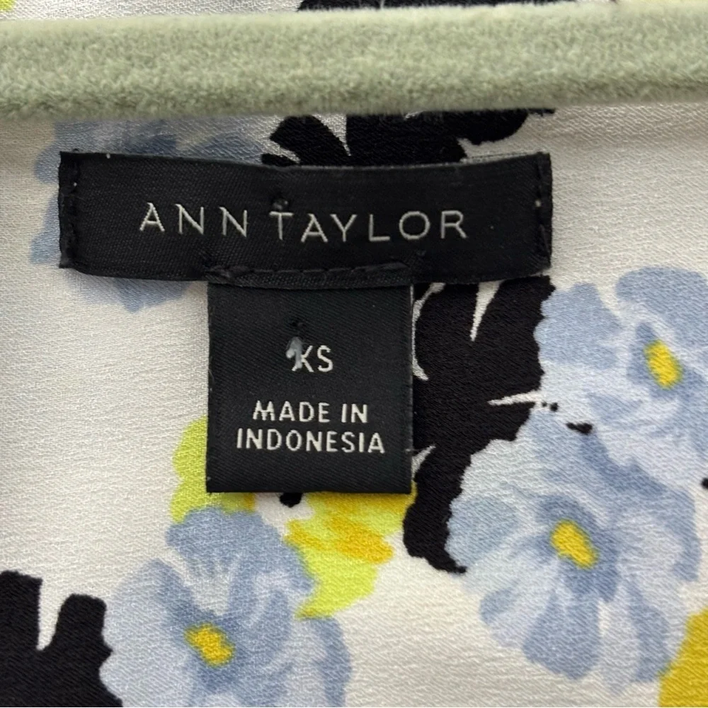 Ann Taylor Floral Button-Down Sleeveless Blouse, Size XS